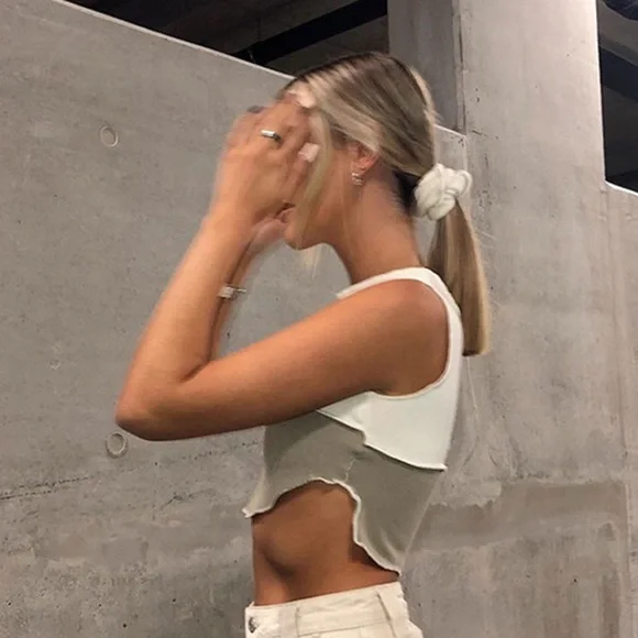 Color block Sleeveless Crop Top - Picture 3 of 4